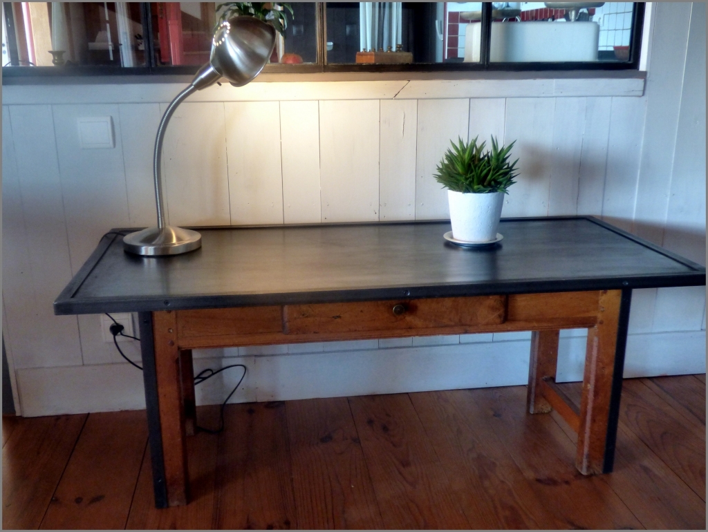 recupfactory pau décoration vintage bois palette acier et bois composent cette table basse factory et rétro