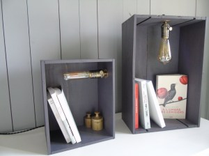 petite et grande caisses bois lumiere ambiance jour vintage retro indus caisse en bois recup et factory ampoule edison.
