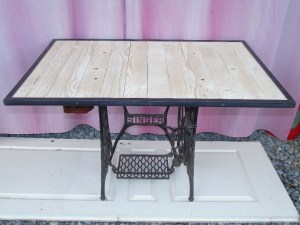 table tuto pied de machine à coudre vintage factory 4 couverts